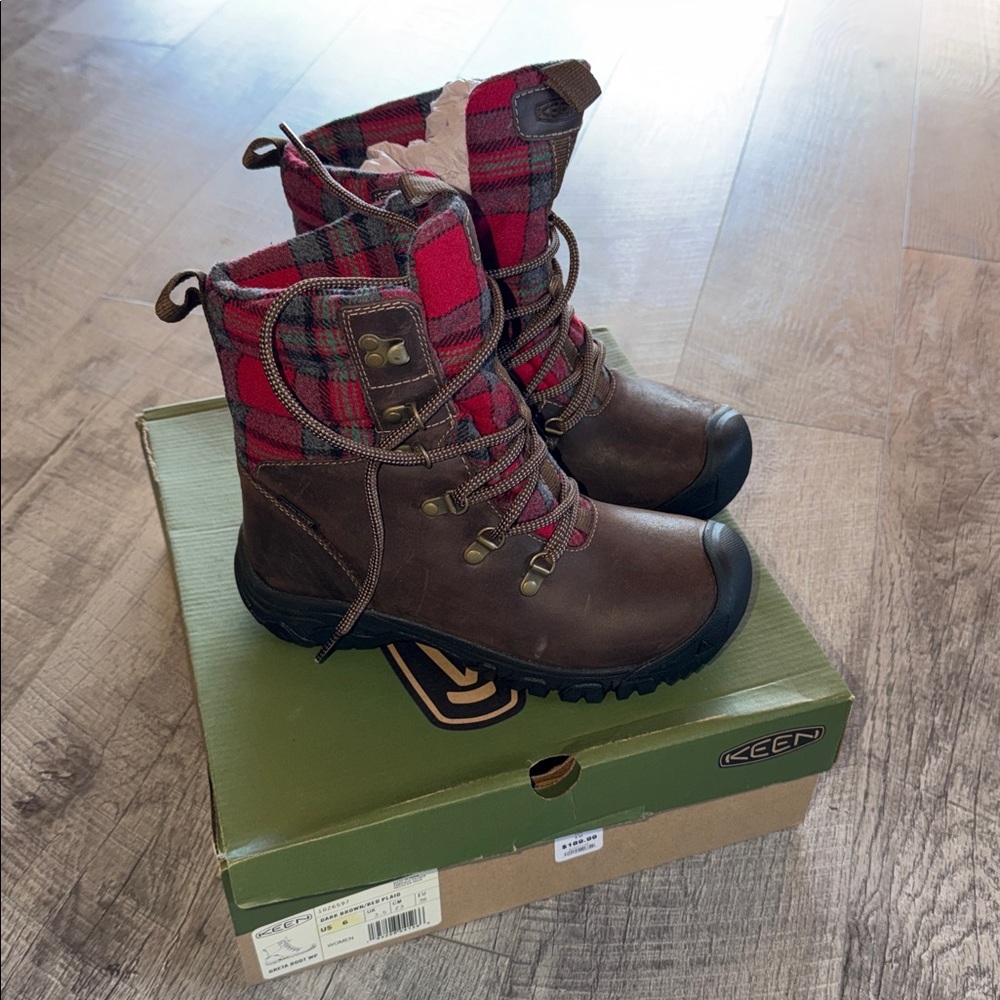NWT WOMEN KEEN BOOT